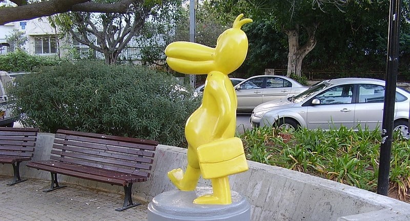 פסל של הברווז של דודו גבע